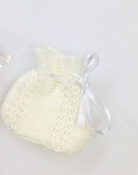 Fehér kötött baba cipő
