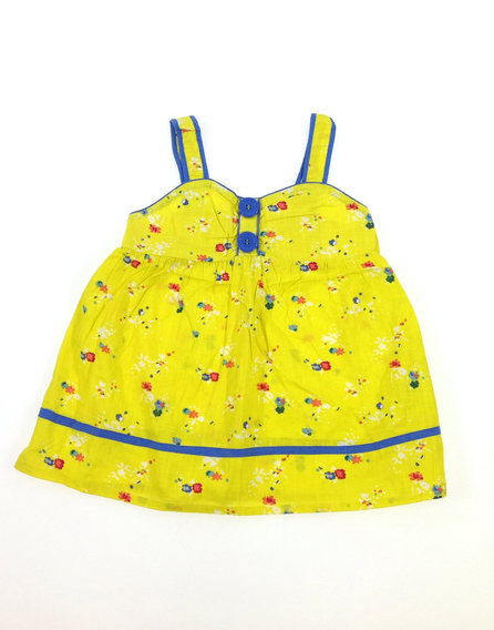 Next citromsárga virágos kislány atléta