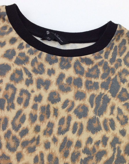 Matalan rövid szabású pulóver