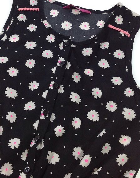 Y. d. fehér virágmintás rövidnadrágos ruha