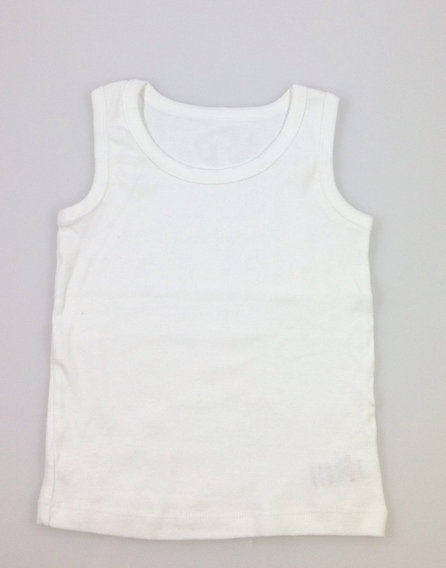 Matalan kisfiú fehér atléta