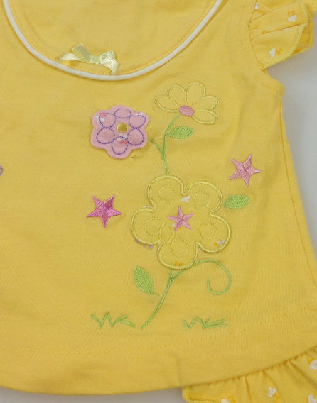 Sárga virágmintás baba póló