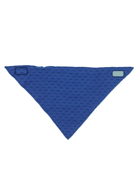 Matalan sötétkék színű bajuszmintás sál