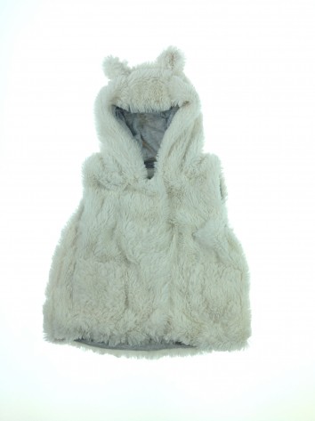 Matalan fehér szőrmés kislány mellény