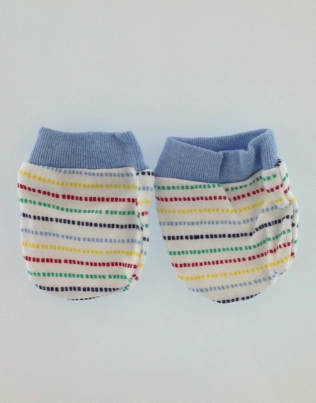 Csíkos színes karmolásvédő