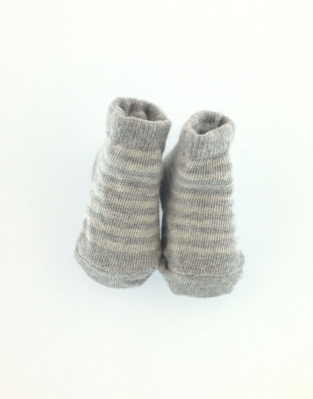 Csíkos szürke babazokni